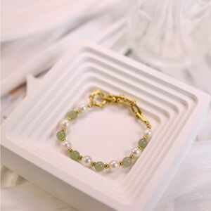 Jade and Freshwater Pearl Bracelet